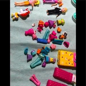 Lot of polly pockets and type